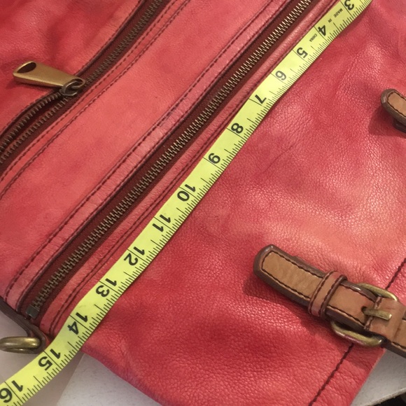 Vintage red leather Fossil Explorer shoulder overnight tote purse - Picture 3 of 10